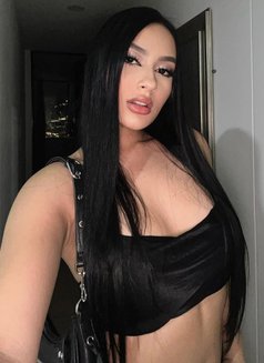 Emily - escort in Doha Photo 4 of 5