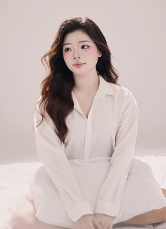 Emily - puta in Dubai Photo 1 of 5