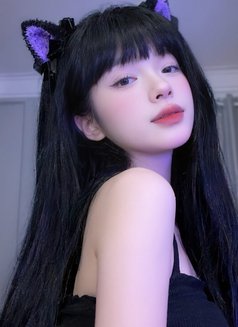 Emily - puta in Dubai Photo 4 of 5