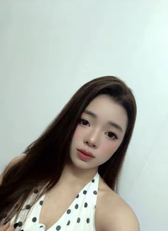 Emily - escort in Dubai Photo 2 of 6