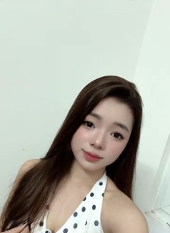 Emily - escort in Dubai Photo 3 of 6