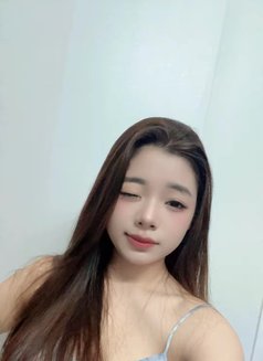 Emily - escort in Dubai Photo 5 of 6