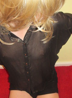 Emilytvescort - Transsexual escort in Manchester Photo 1 of 2