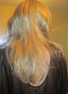 Emilytvescort - Transsexual escort in Manchester Photo 2 of 2