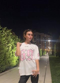 EmilyyLadboy21cm - Transsexual escort in Dubai Photo 2 of 6