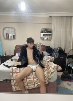 Emir Can - Male escort in İstanbul Photo 1 of 8