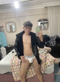 Emir Can - Male escort in İstanbul Photo 2 of 8