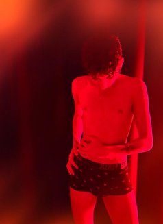 Emir Can - Male escort in İstanbul Photo 7 of 8