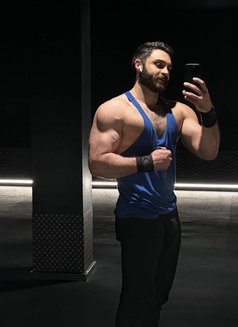 Emirhan - Male escort in İstanbul Photo 1 of 1