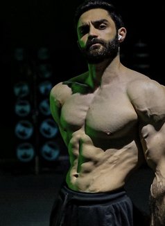 Emirhan - Male escort in İstanbul Photo 3 of 4