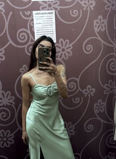 Emma Andriyana - escort in Colombo Photo 2 of 5