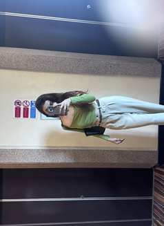 Emma Andriyana - escort in Colombo Photo 4 of 5