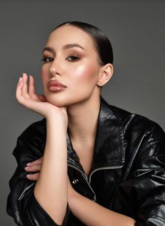 Emma - puta in Hong Kong Photo 9 of 13