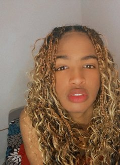 Emma - Acompañantes transexual in Dubai Photo 1 of 4