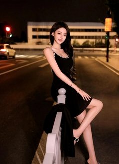 Emma - escort in Beijing Photo 3 of 5