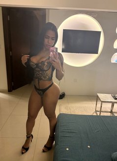 Emma - escort in Doha Photo 2 of 7