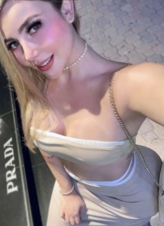 Emma - puta in Dubai Photo 1 of 11