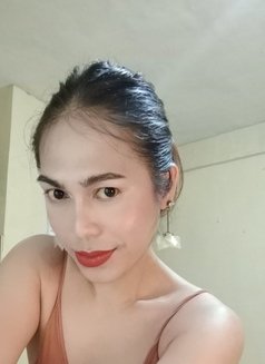 Emma - Transsexual escort in Manila Photo 5 of 14