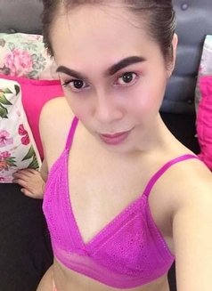 Emma - Transsexual escort in Manila Photo 13 of 14
