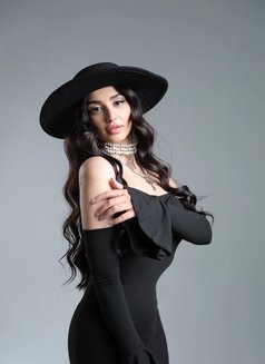 Emma - puta in Dubai Photo 5 of 6