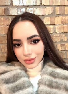 Emma - escort in Dubai Photo 1 of 11