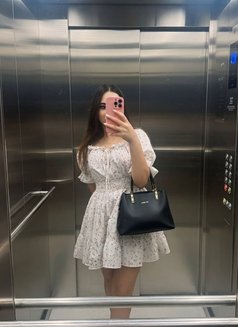 Emma - escort in Dubai Photo 4 of 11