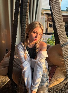 Emma - escort in Phuket Photo 3 of 10
