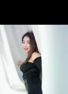 Emma - escort in Al Manama Photo 6 of 9