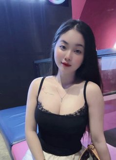 Emma - escort in Yanbu Photo 1 of 4