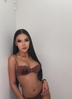 Emma big dick top&bottom - Transsexual escort in Al Manama Photo 1 of 10