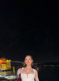 Emma - puta in İstanbul Photo 8 of 9