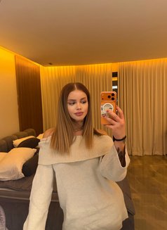 Emma - escort in Riyadh Photo 1 of 4