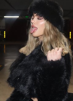 Emma - escort in Riyadh Photo 5 of 7