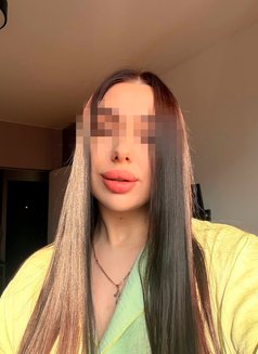 Emma - escort in Dubai Photo 2 of 7