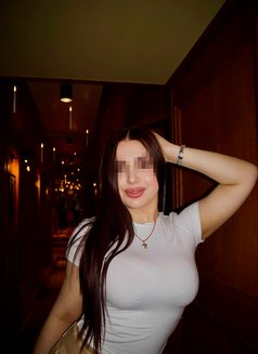 Emma - escort in Dubai Photo 6 of 7