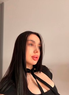 Emma - escort in Dubai Photo 7 of 7