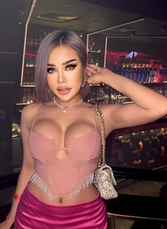 EMMA VIP MASSAGE AND EXTRA SERVICE - Acompañantes transexual in Dubai Photo 12 of 16