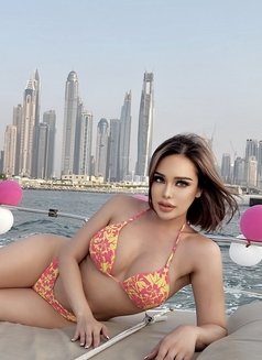 Emma shemale in Dubai - Transsexual escort in Dubai Photo 7 of 17