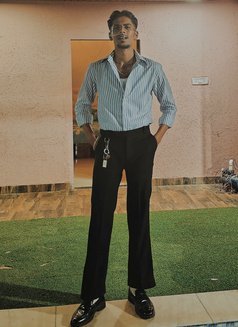 Emmanuel Dsouza - Intérprete masculino de adultos in Thane Photo 2 of 2