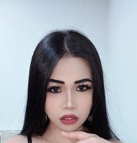 Emmii - escort in Doha Photo 2 of 6