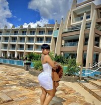 Elizabeth - puta in Gurgaon