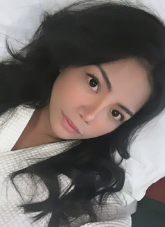 Emmy - Transsexual escort in Makati City Photo 2 of 3