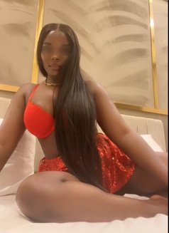 Emmy - puta in İstanbul Photo 4 of 4