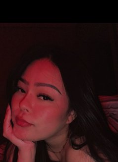 Emmy - masseuse in Khobar Photo 1 of 2