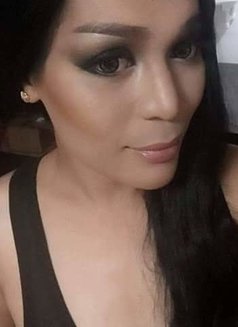 Emtief - Transsexual escort in Manila Photo 1 of 3