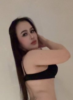 Emy - escort in Abu Dhabi Photo 7 of 8