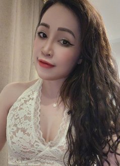 Emy - escort in Muscat Photo 2 of 8