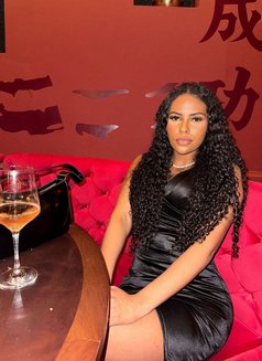 Emyli - escort in Paris Photo 6 of 7