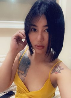 Emz Emz - Transsexual escort in Ajmān Photo 4 of 4