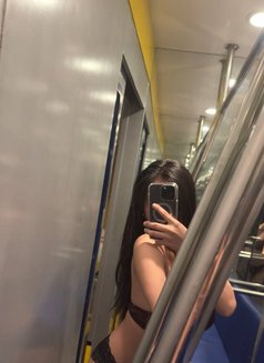 Emzy - puta in Manila Photo 4 of 5